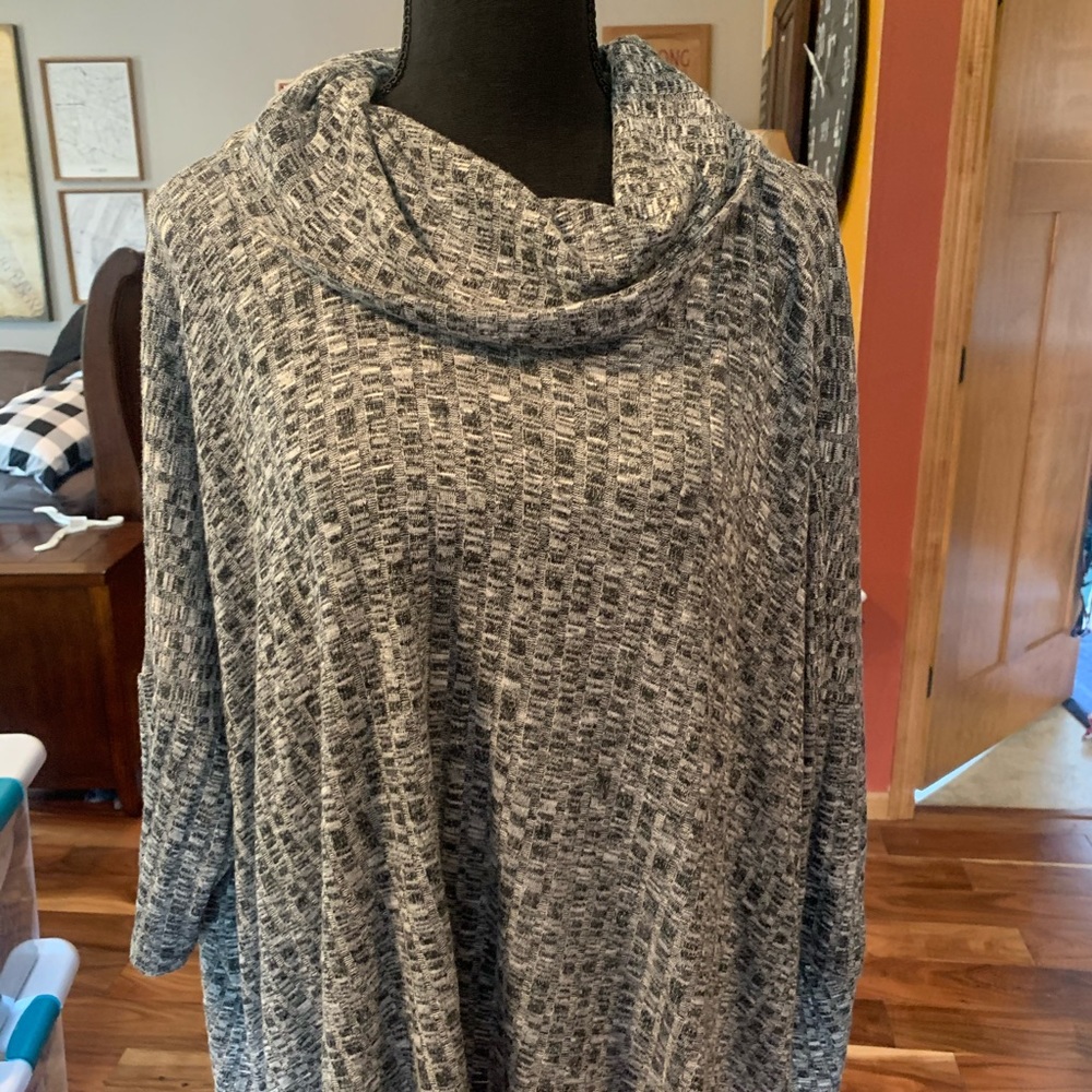 Grey and black open back top